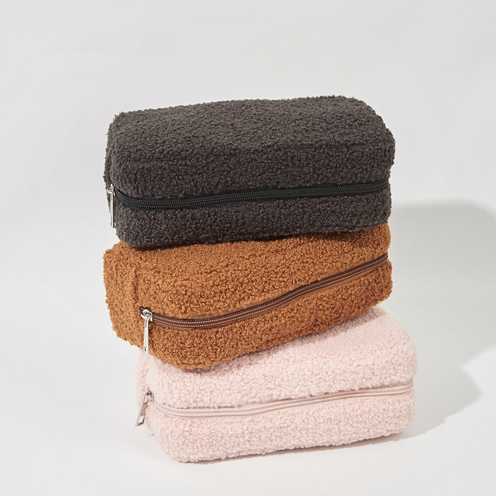 Borsa Beauty Cube in Peluche – Organizer Skincare da Viaggio