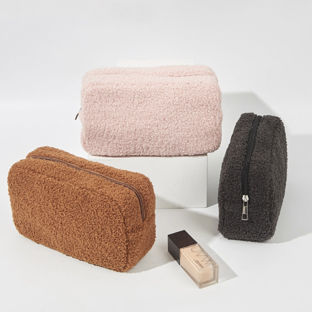 Borsa Beauty Cube in Peluche – Organizer Skincare da Viaggio